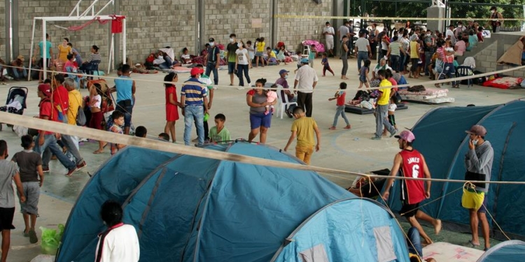 Fotografía de archivo del 24 de marzo de 2021 que muestra a migrantes venezolanos en un centro de integración ciudadana de Arauquita, localidad fronteriza y perteneciente al departamento de Arauca (Colombia)