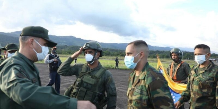 Padrino López recibió a los 8 soldados venezolanos que habían sido secuestrados por las FARC.