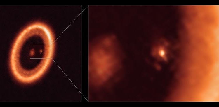 Esta imagen, tomada con el Atacama Large Millimeter/submillimeter Array (ALMA), del que ESO es socio, muestra el sistema PDS 70, ubicado a casi 400 años luz de distancia y aún en proceso de formación. EFE/ALMA (ESO/NAOJ/NRAO)