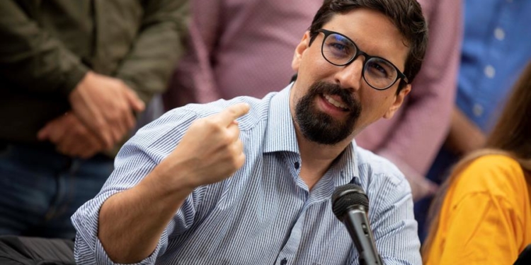 Fotografía tomada el pasado 3 de mayo en la que se registró al dirigente opositor Freddy Guevara, durante una rueda de prensa, en Caracas (Venezuela).