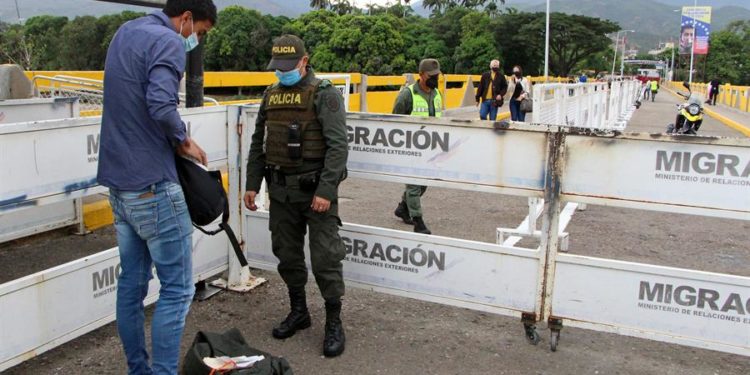 Petro abririrá frontera con Venezuela