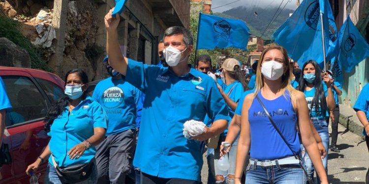 Uzcátegui confía en que presión de observadores internacionales lleve al CNE a aceptar la renuncia de Ocariz