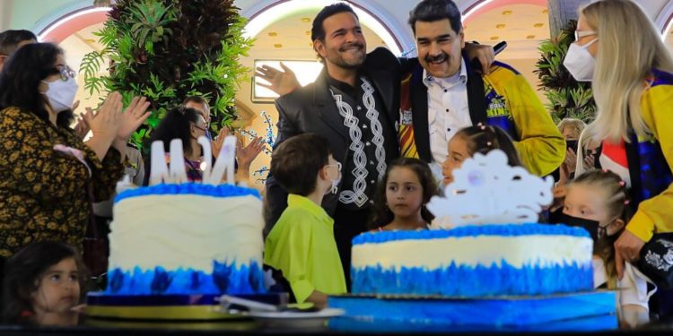 Cumpleaños de Maduro con Pablo Montero