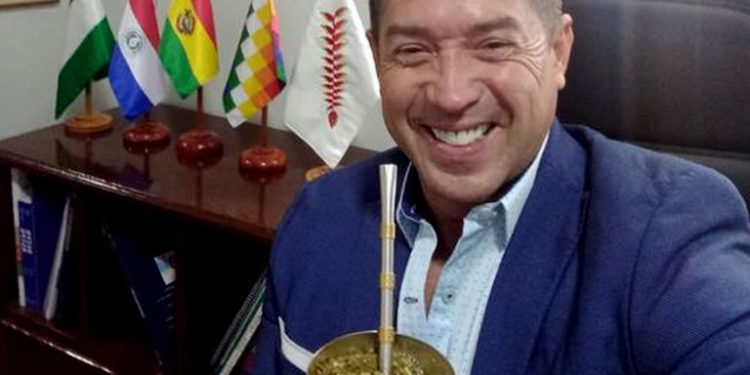 Mario Cronenbold El embajador boliviano en Paraguay hace una "broma" en TikTok y pierde el cargo (+video)