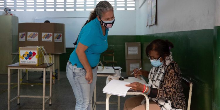 baja afluencia de votantes en elecciones de Venezuela