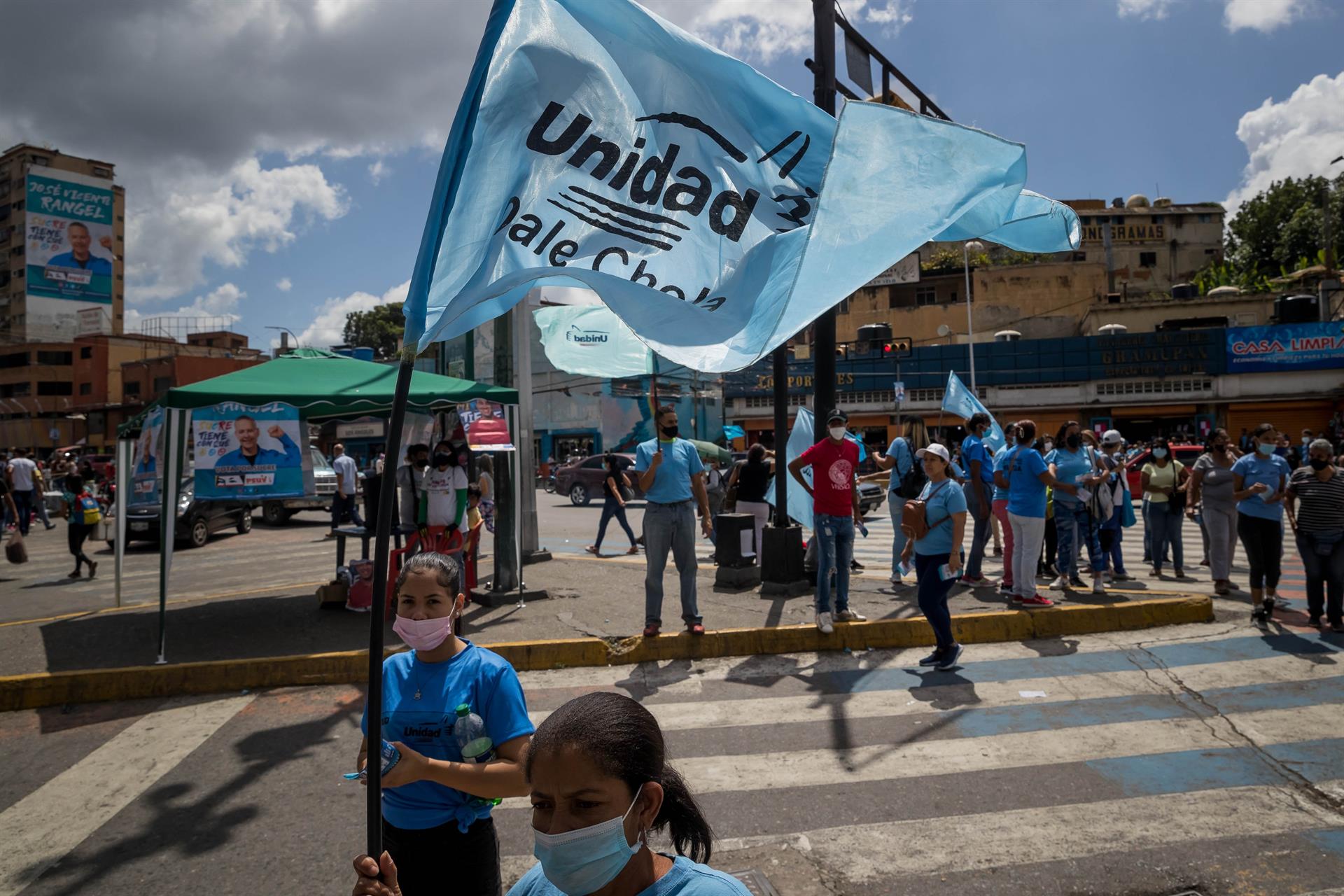 Seducir al abstencionista y vencer la fractura, el reto opositor en Venezuela