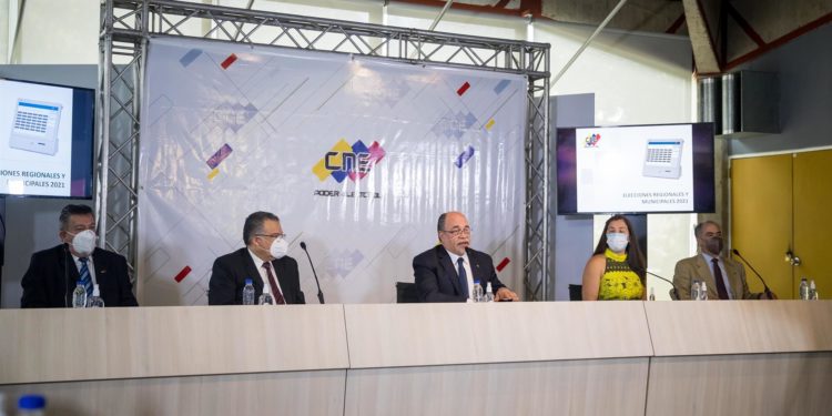 La oposición venezolana va dividida a las elecciones regionales y eso no es culpa del CNE