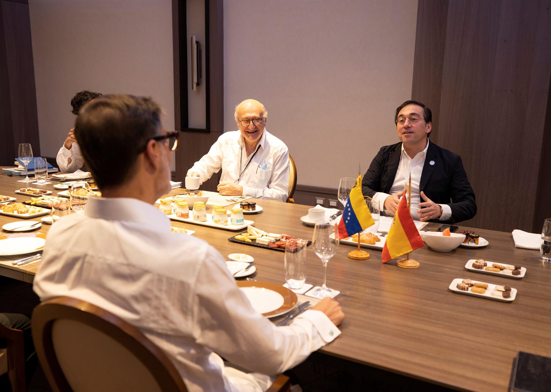 El ministro de Exteriores de España se reúne con su homólogo venezolano