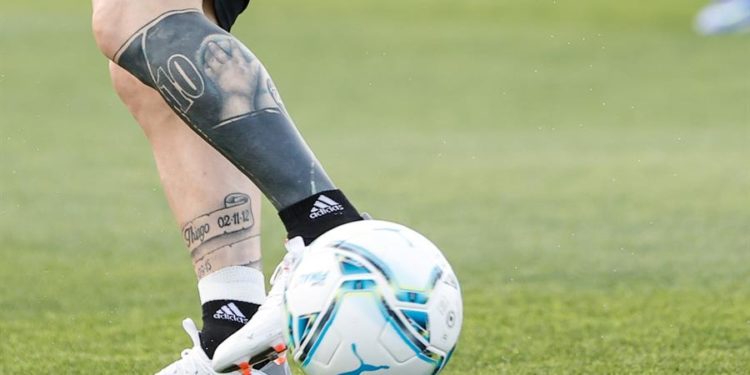 Tatuaje de Messi. EFE/ Juan Ignacio Roncoroni
