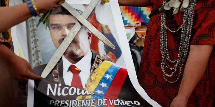 Chamanes del Perú hacen sus predicciones para el 2022 de Nicolás Maduro