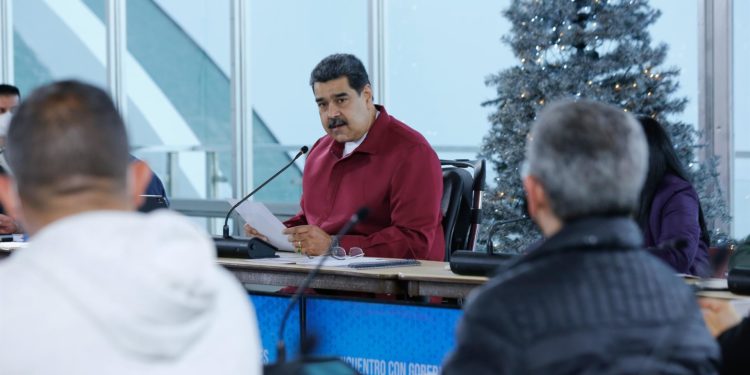 Maduro pide a nuevos alcaldes y gobernadores cambiar sus métodos políticos