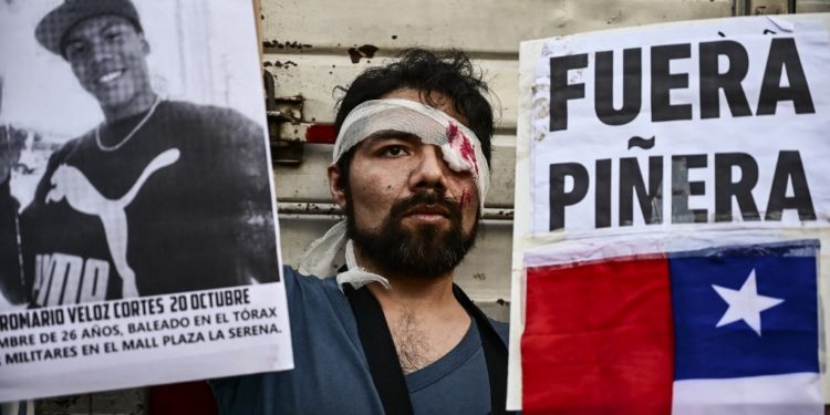 Víctimas del estallido social piden renombrar la calle "Carabineros de Chile"