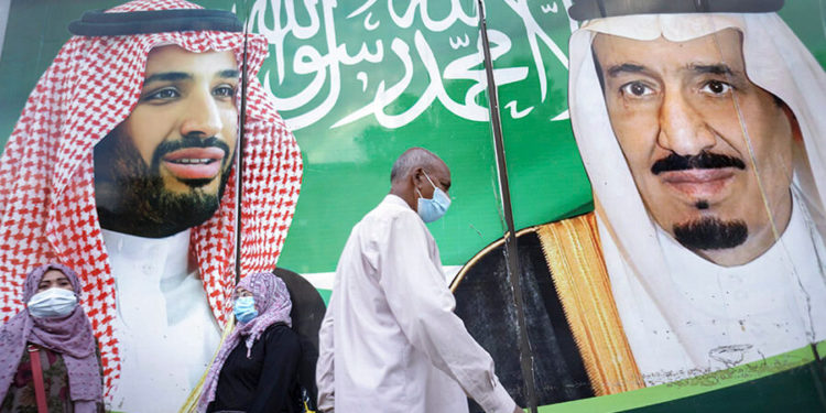 Justicia saudí condena a 15 años a un hombre por apostasía y ateísmo