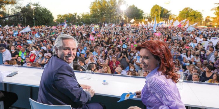En medio del creciente caos económico argentino el kirchnerismo se anota una victoria: otro sobreseimiento judicial para Cristina Kirchner