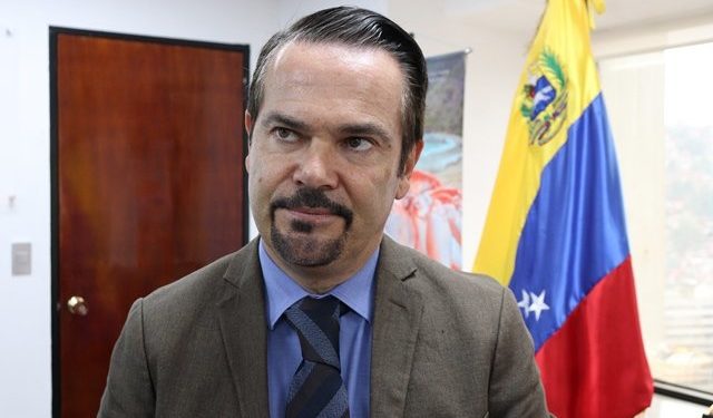 Líder izquierdista afirma que el embajador en Venezuela avergüenza a Francia