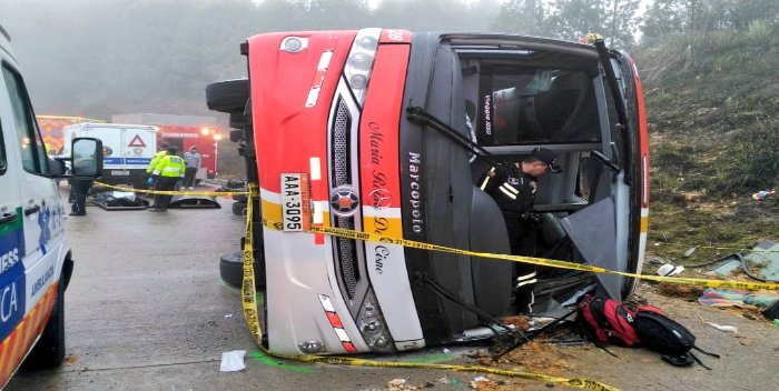 Al menos 18 fallecidos y 25 heridos en accidente de autobús en Ecuador