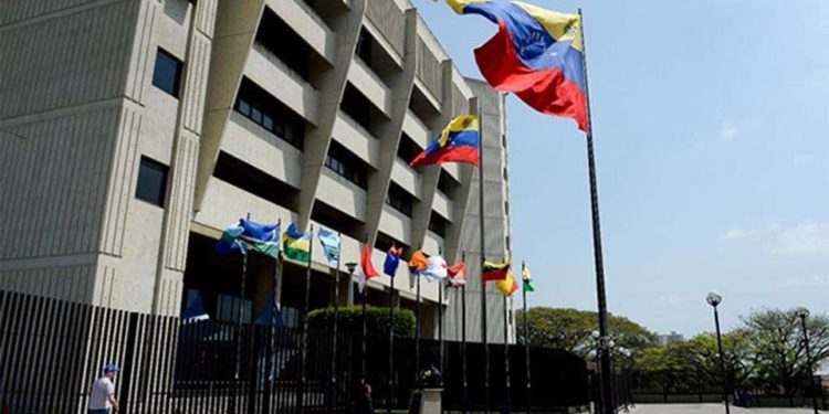 Venezuela solicita a Panamá extradición de una mujer acusada de estafa