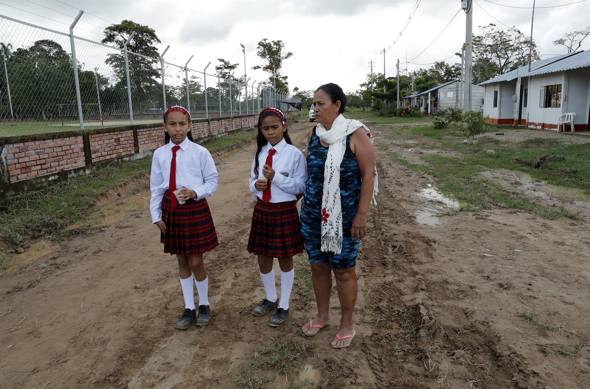 Abandono escolar y embarazo, problemas de las niñas de la frontera colombiana
