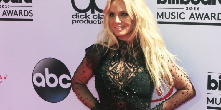 NPX01. Las Vegas (United States), 23/05/2016.- US musician Britney Spears arrives for the 2016 Billboard Music Awards at the T-Mobile Arena in Las Vegas, Nevada, USA, 22 May 2016. The Billboard Music Awards finalists are based on US year-end chart performance, sales, number of downloads and total airplay. (Estados Unidos) EFE/EPA/NINA PROMMER