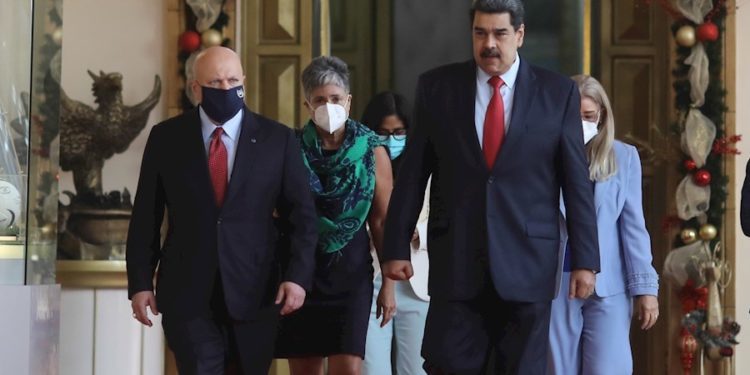 Fiscal de CPI “no está en el negocio de un cambio de régimen” en Venezuela