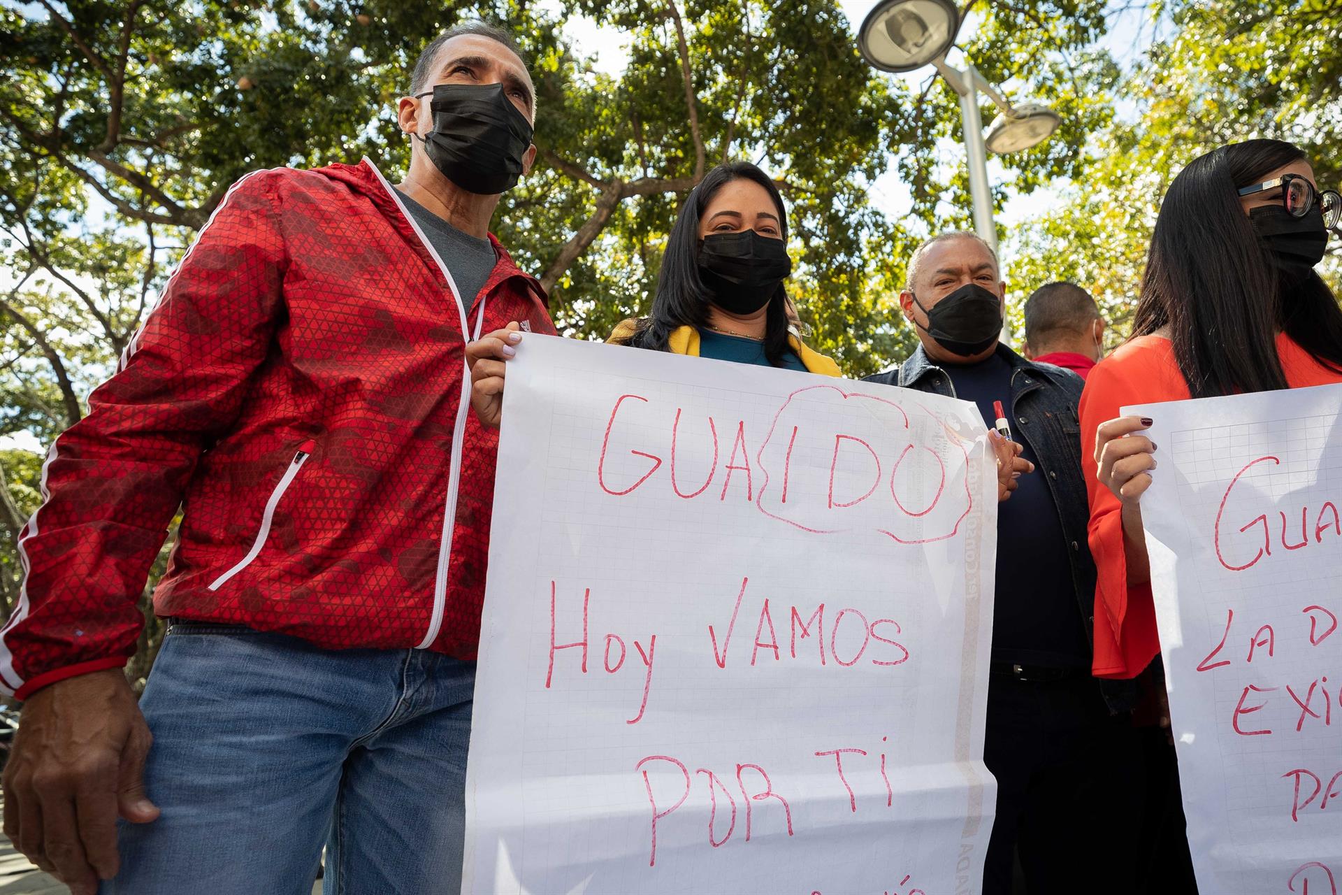 Diputados chavistas piden celeridad en "la aplicación de justicia" a Guaidó