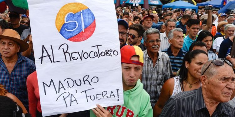 Los promotores del referendo revocatorio retan a Maduro a medirse en las urnas