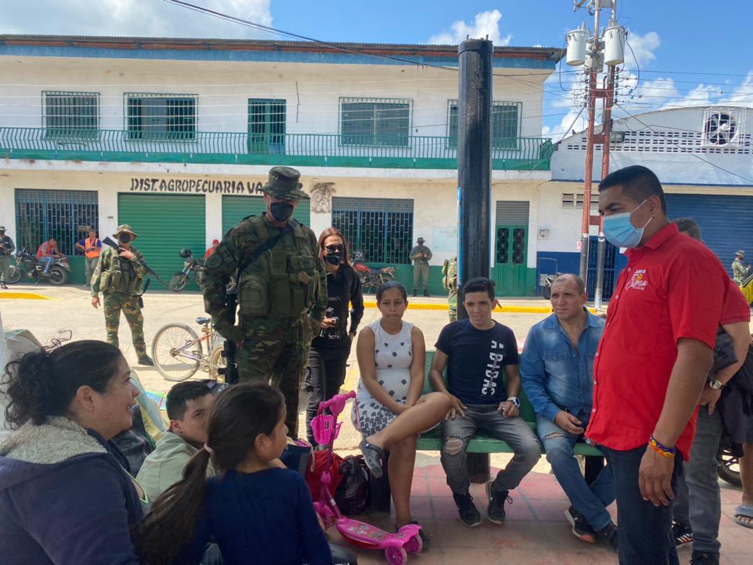 Padrino López dicen que los colombianos cruzan a Venezuela por la violencia en Arauca