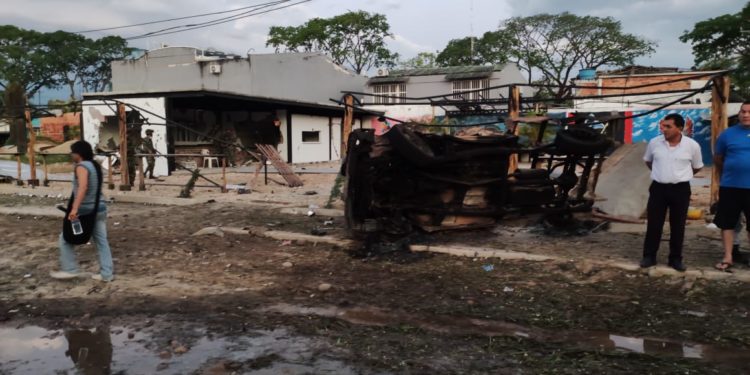 Un muerto y 5 heridos por carro bomba en el departamento colombiano de Arauca