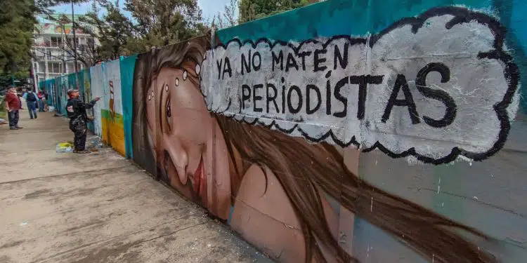 Pintan mural en México pidiendo justicia por los seis periodistas asesinados