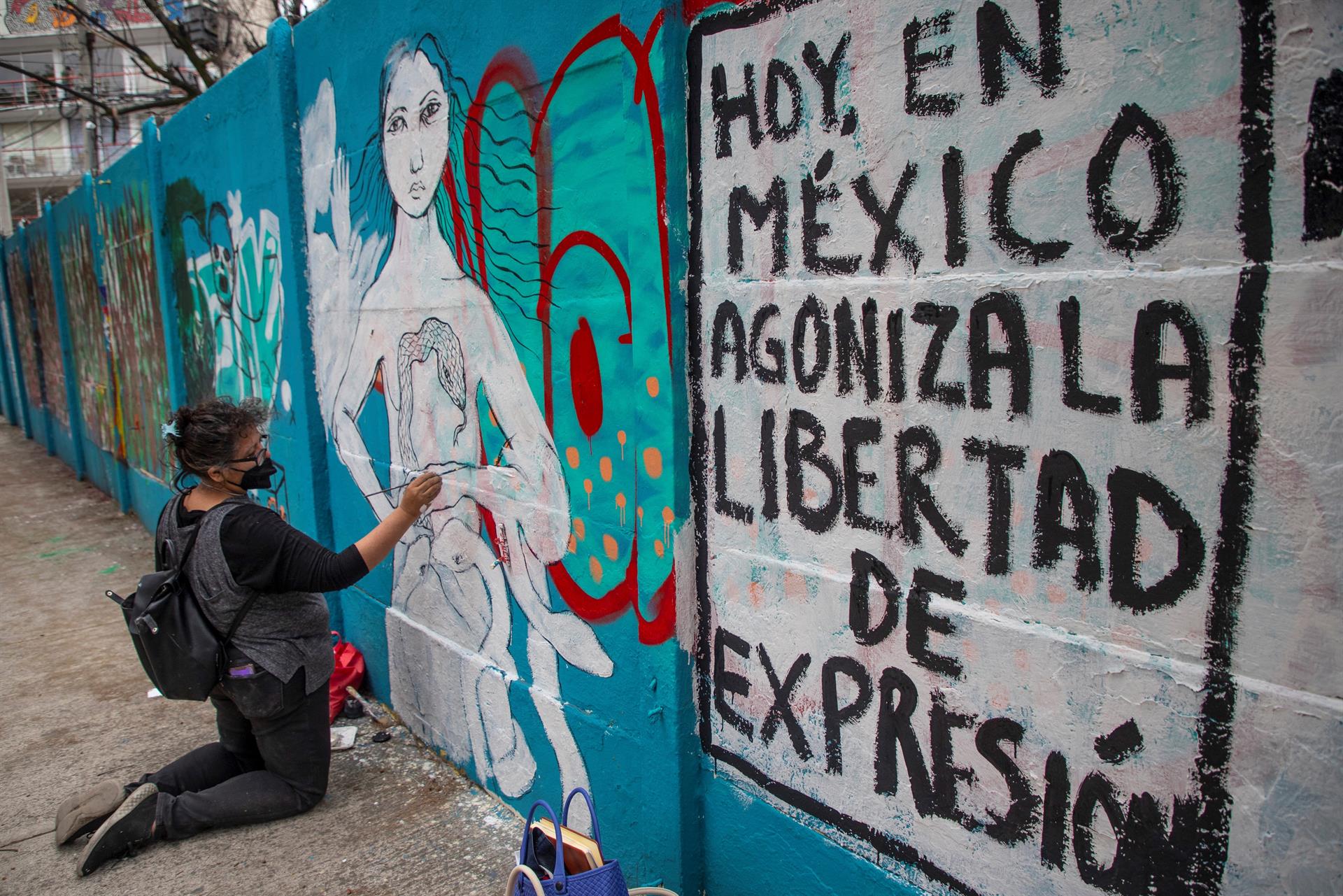 Pintan mural en México pidiendo justicia por los seis periodistas asesinados