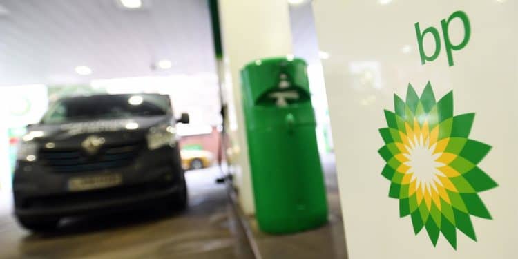 Petrolera BP vuelve a beneficios en 2021 y gana 7.565 millones de dólares