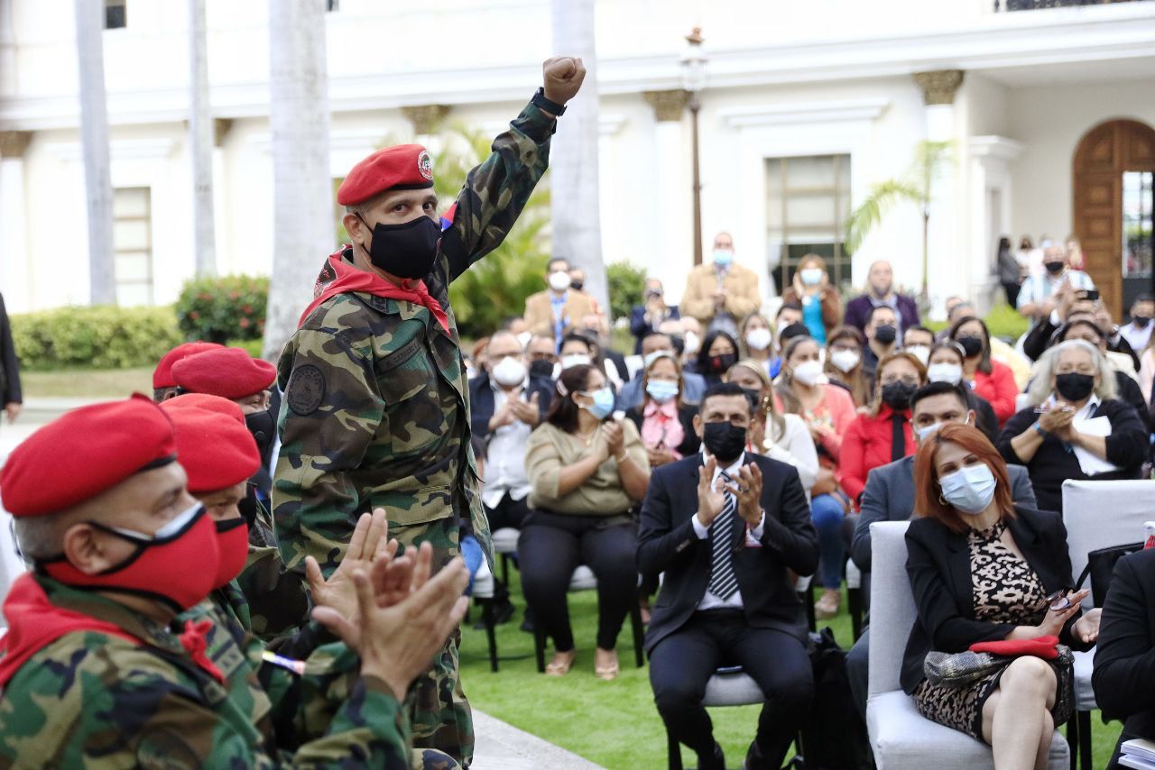 Parlamento de Venezuela enaltece el golpe de Estado que encabezó Chávez