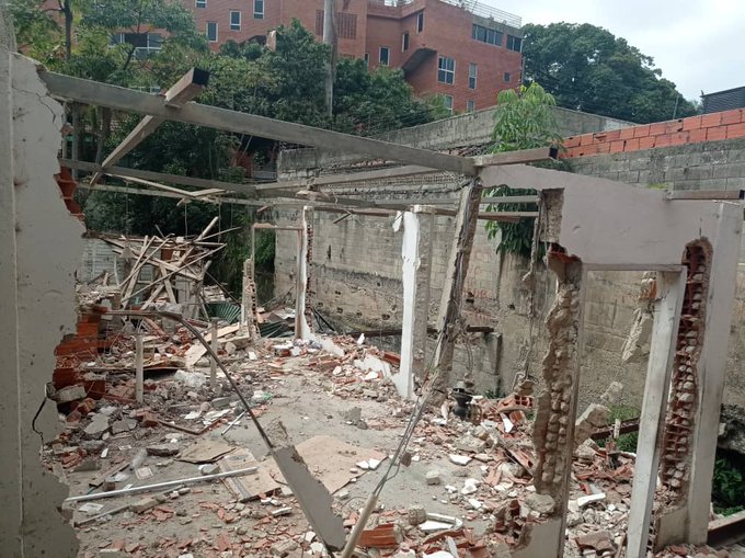 Denuncian la demolición de una antigua y reconocida frutería en Altamira para levantar una nueva sede de Traki (+fotos)