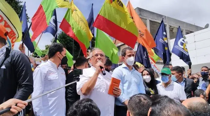 La imagen que levanta polémica en Venezuela: Guaidó junto a Rodrigo Cabezas, el exministro de Hugo Chávez