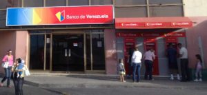 Maduro crea fondo de emprendimiento y promueve facilidades para los créditos