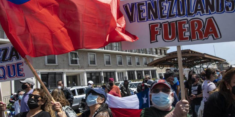 "Te me vas de mi local", así enfrentó una venezolana la xenofobia en Chile (+video)