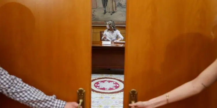 La vicepresidenta segunda del Gobierno y ministra de Trabajo y Economía Social, Yolanda Díaz durante su encuentro con los secretarios generales de CCOO y de UGT en la Mesa de Diálogo Social que aborda la subida del SMI este miércoles en Madrid. EFE/ Juan Carlos Hidalgo