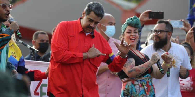 Maduro abre gradualmente el grifo de los créditos para "dinamizar" la economía