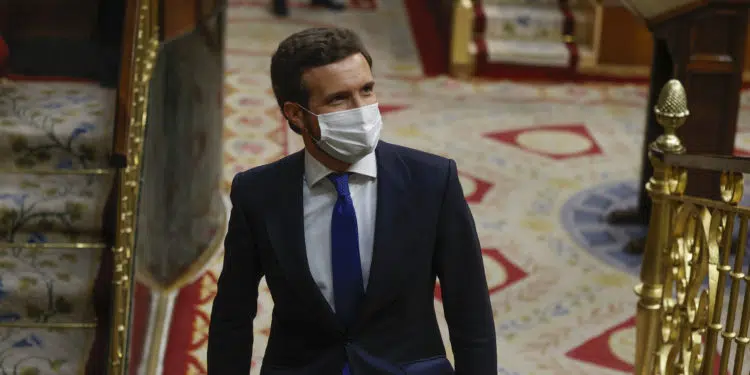 MADRID, 23/02/2022.- El presidente del Partido Popular, Pablo Casado, abandona el hemiciclo tras hacer una breve intervención durante la sesión de control al Gobierno, este miércoles, en el Congreso de los Diputados. EFE/ Chema Moya