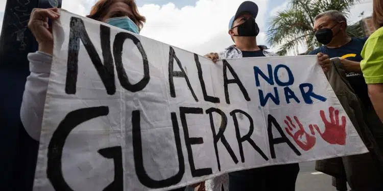 Caraqueños manifiestan respaldo a Ucrania con protesta ante la sede de la UE