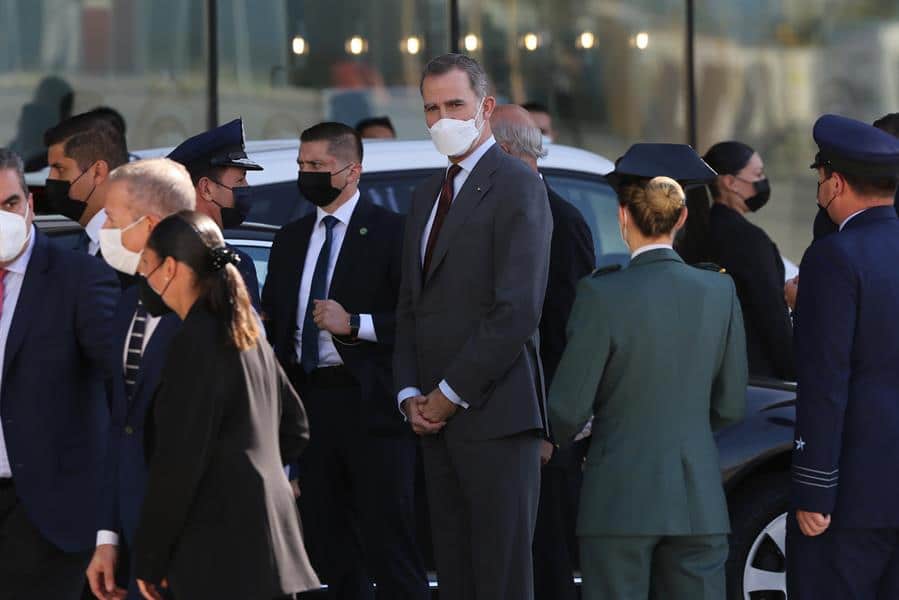 El rey de España llega a Santiago para la investidura presidencial de Boric