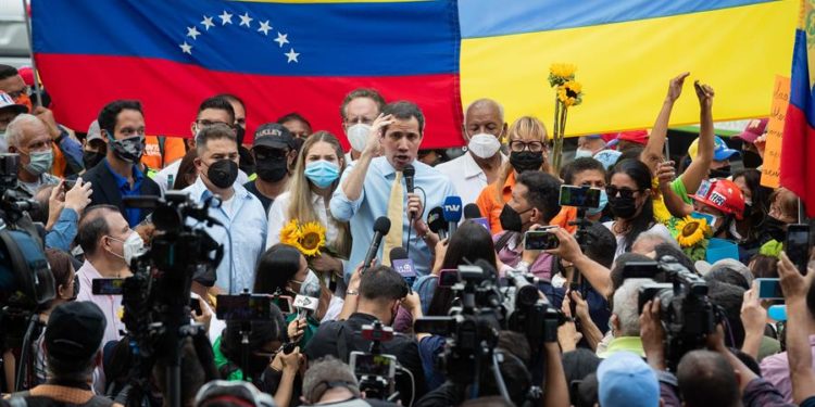 Levantar las sanciones a Venezuela "debe estar condicionado" al fortalecimiento de la democracia, alerta la oposición