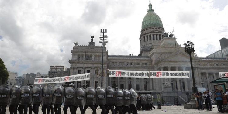 En Argentina llegó la hora de la verdad: el acuerdo con el FMI divide al oficialismo