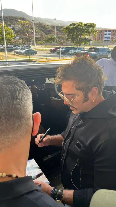 Alejandro Fernández ya está en Caracas para ofrecer su show "Hecho en México": Detalles y las primeras imágenes 