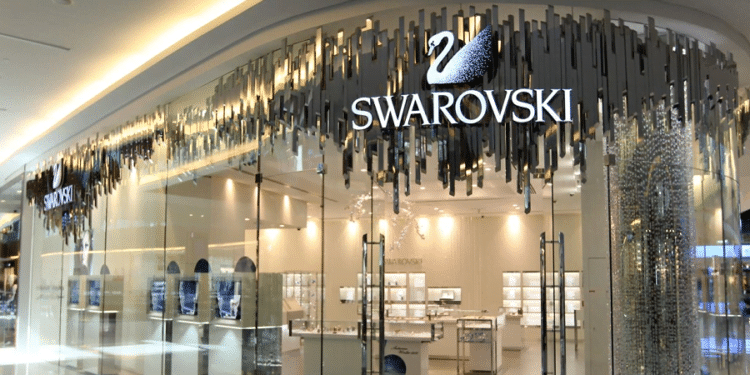 La cristalería Swarovski se suma a la larga lista de empresas que suspende operaciones en Rusia