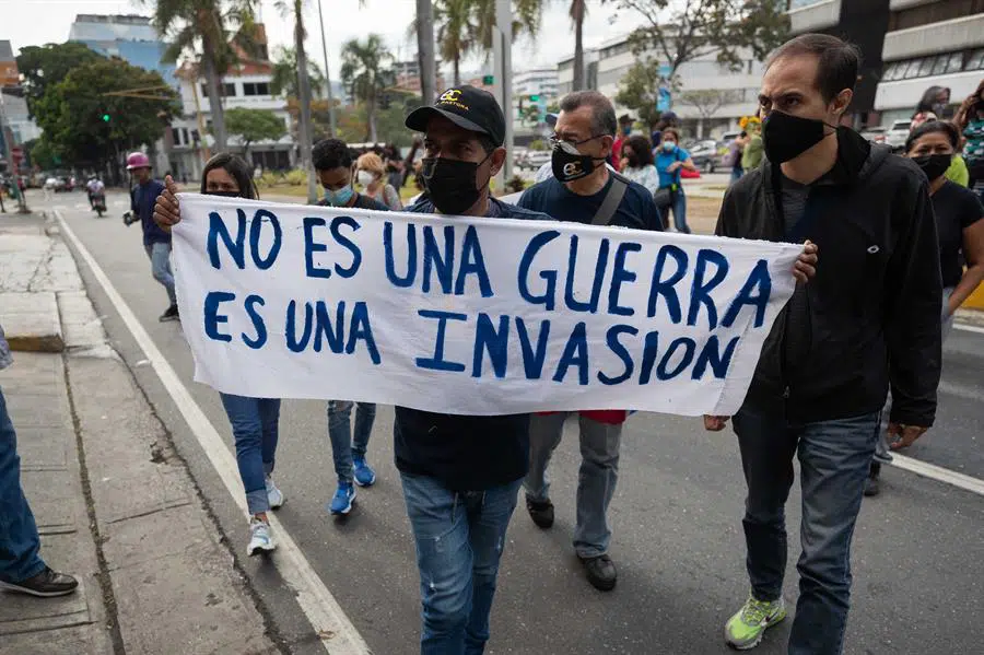 Caraqueños manifiestan respaldo a Ucrania con protesta ante la sede de la UE