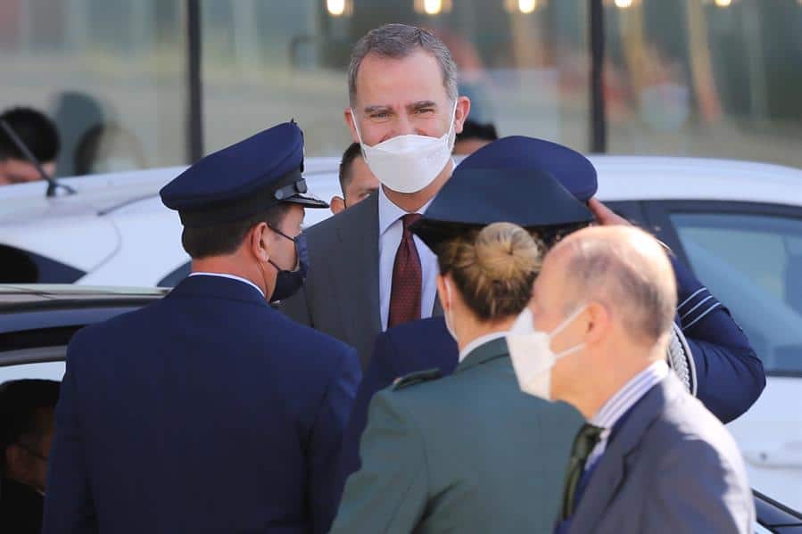 El rey de España llega a Santiago para la investidura presidencial de Boric