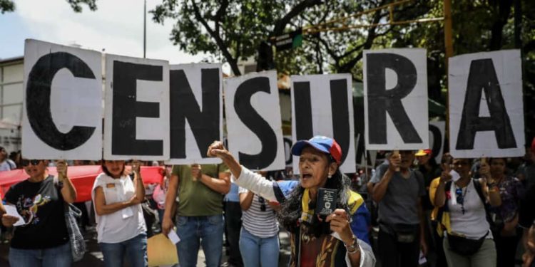 El gobierno chavista aplica una "extensa y sostenida" de censura en Internet, denuncia una ONG