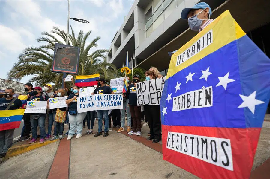 Caraqueños manifiestan respaldo a Ucrania con protesta ante la sede de la UE