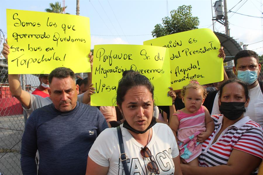 Venezolanos y cubanos protestan por visas humanitarias en la frontera de México y Guatemala (+fotos)